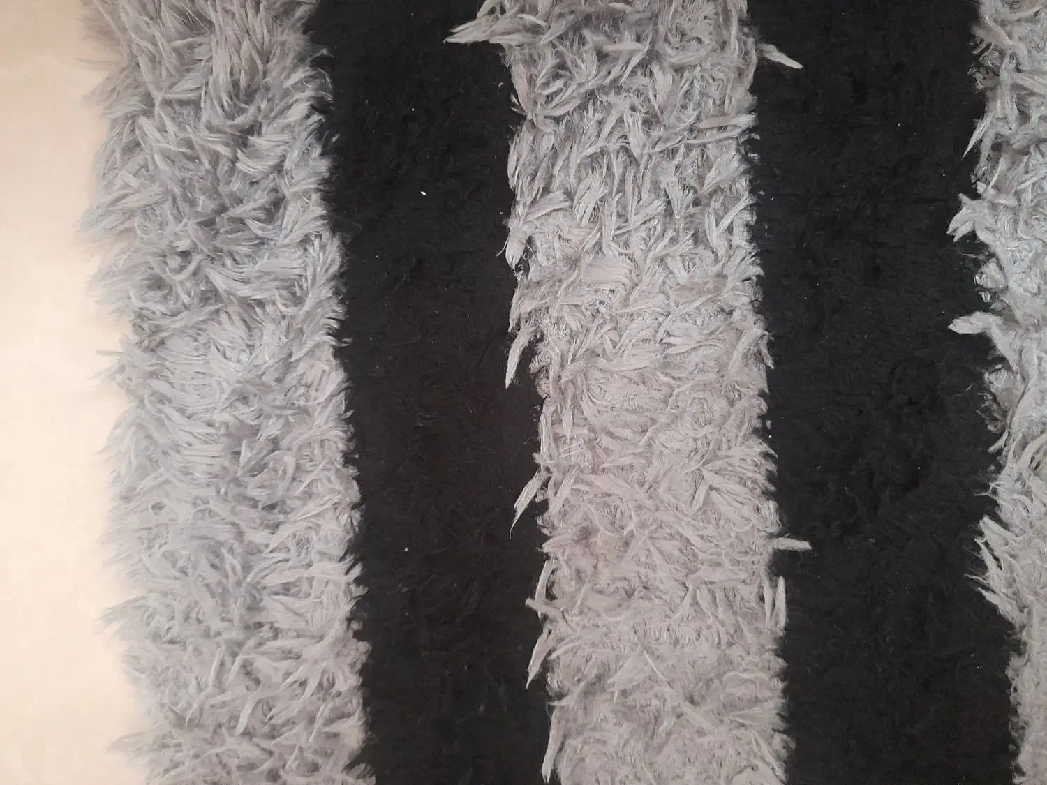 قالیچه فانتزی|فرش|ری, شهید غیوری (ابن باویه)|دیوار