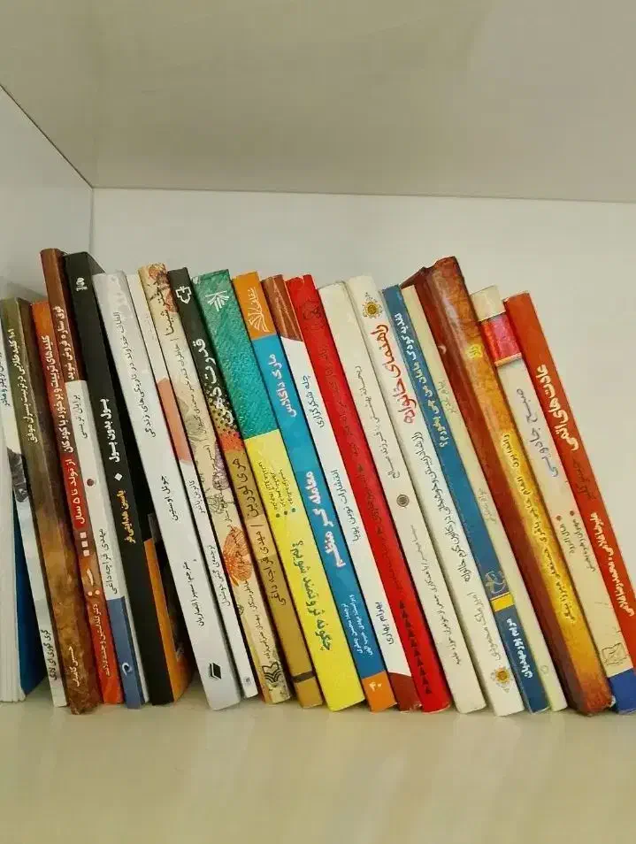 مجموعه‌ای ارزشمند از پنجاه جلد کتاب نو و دست دوم|کتاب و مجله ادبی|ملایر, |دیوار