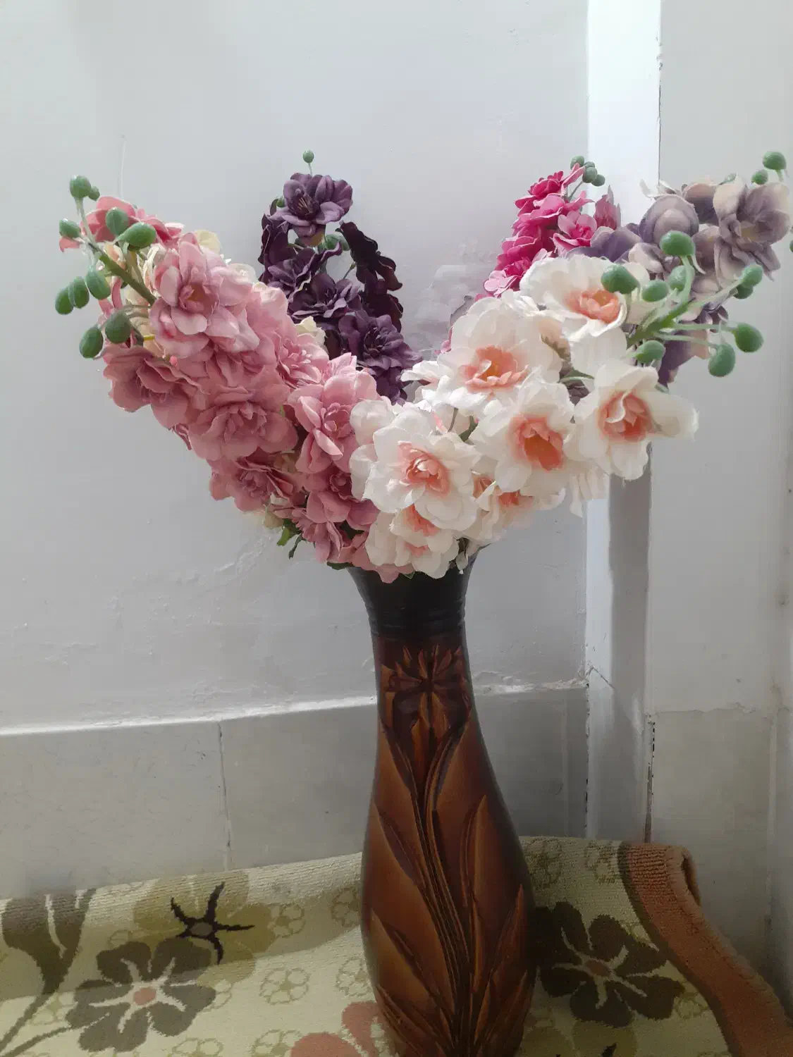 گل و گلدان|گل مصنوعی|قم, قلعه کامکار|دیوار