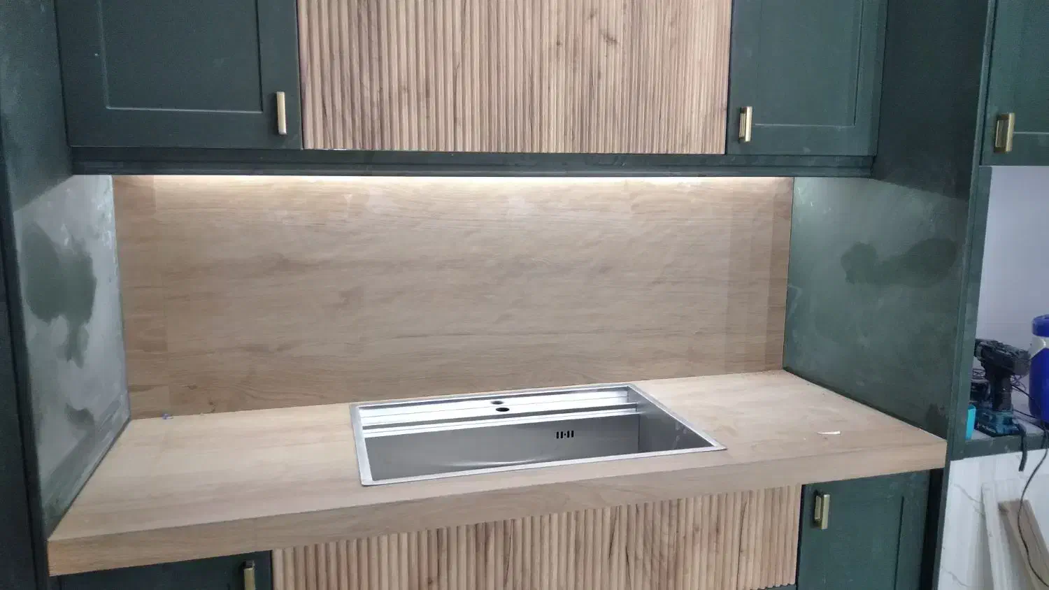 لاینر لاین قرنیز نوری برقکاری|خدمات پیشه و مهارت|قم, کلهری|دیوار