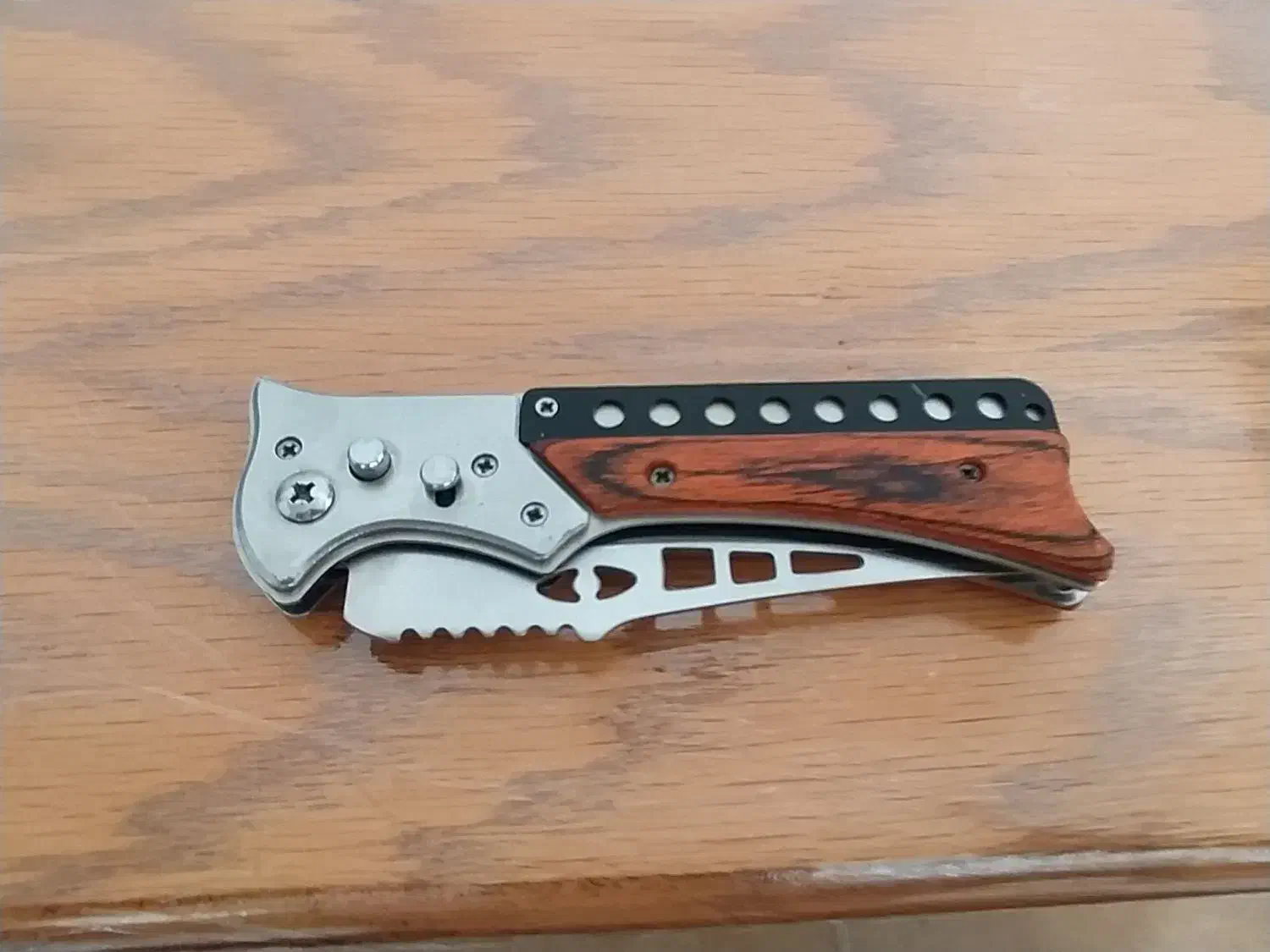 چاقو|کلکسیون اشیاء عتیقه|همدان, |دیوار