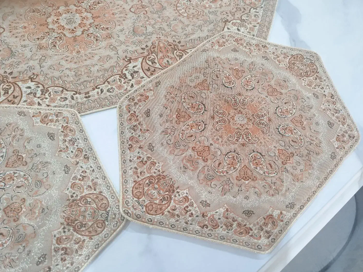 رومیزی ترمه روفرشی دورکش|حراج|محمدشهر, محمدشهر|دیوار