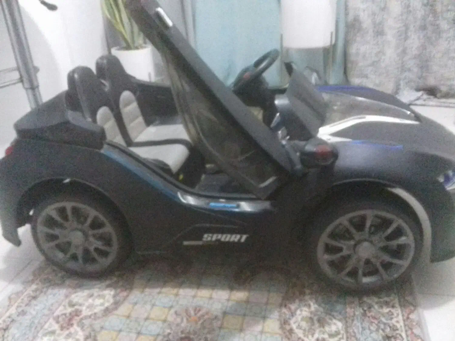 ماشین شارژی طرحBMWi8چون بلااستفاده میباشد میفروشم.|اسباببازی بچه|اندیشه, اندیشه فاز ۱|دیوار