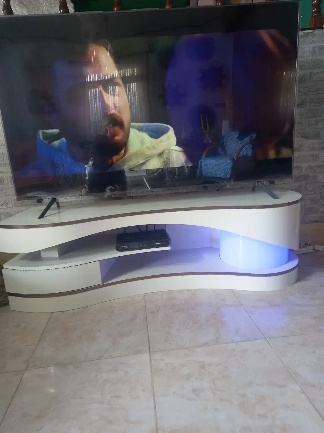 میز تلویزیون در حد نو|میز تلویزیون|ساری, |دیوار