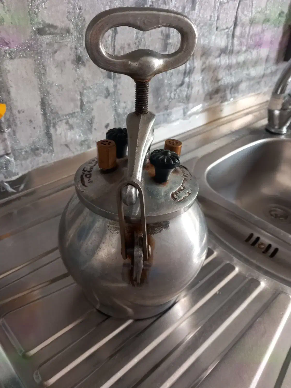 تمیز|ظروف پخت‌وپز|تنکمان, |دیوار