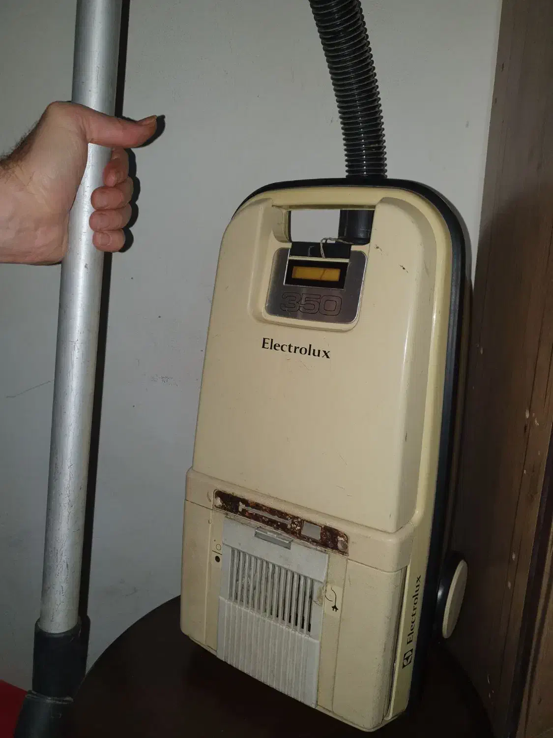 جاروبرقی کلاسیک Electrolux مدل 350 ساخت سوئد سالم|جاروبرقی، جارو شارژی، بخارشو|کرمانشاه, |دیوار