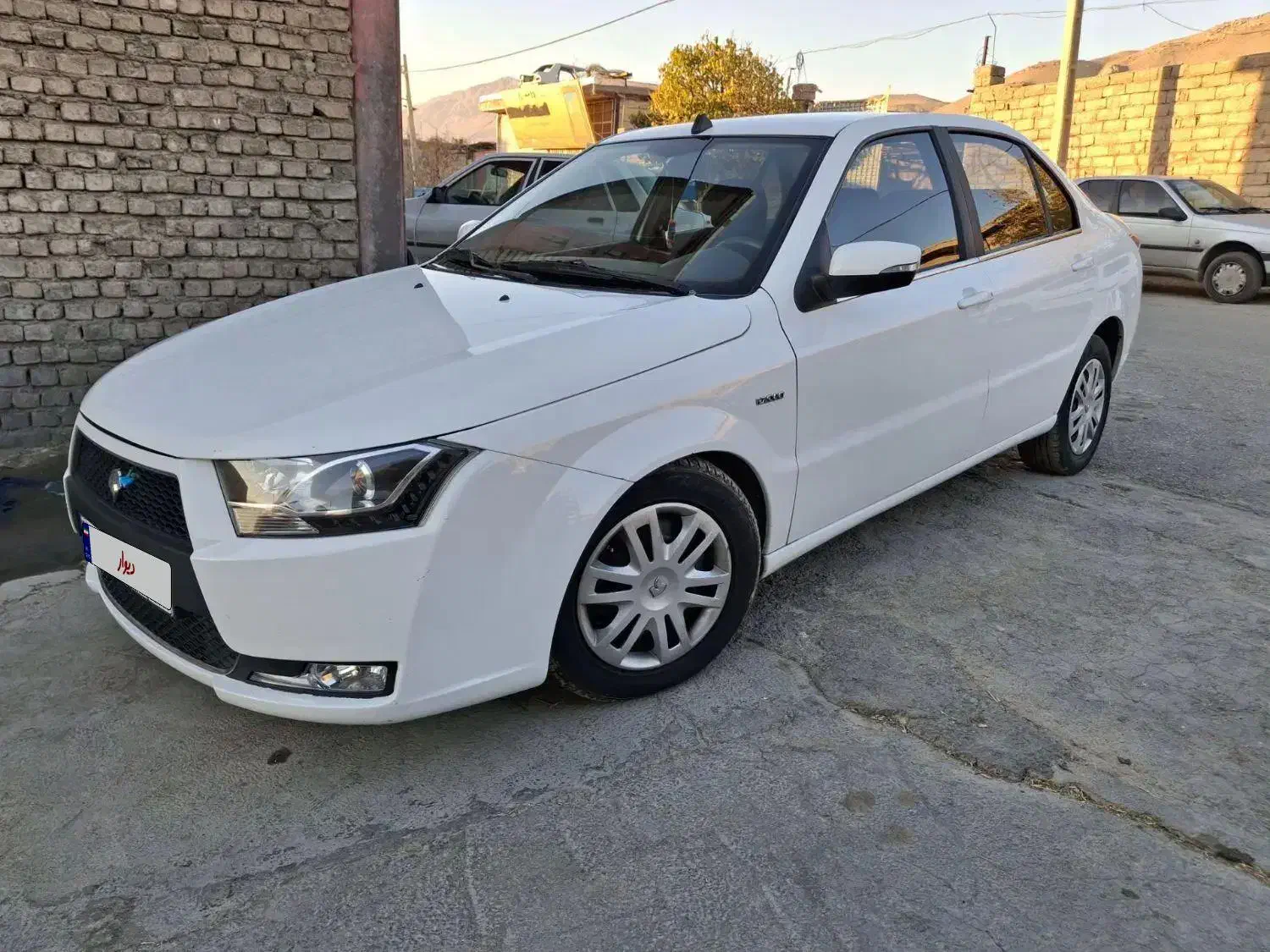 دنا|خودرو سواری و وانت|صحنه, |دیوار