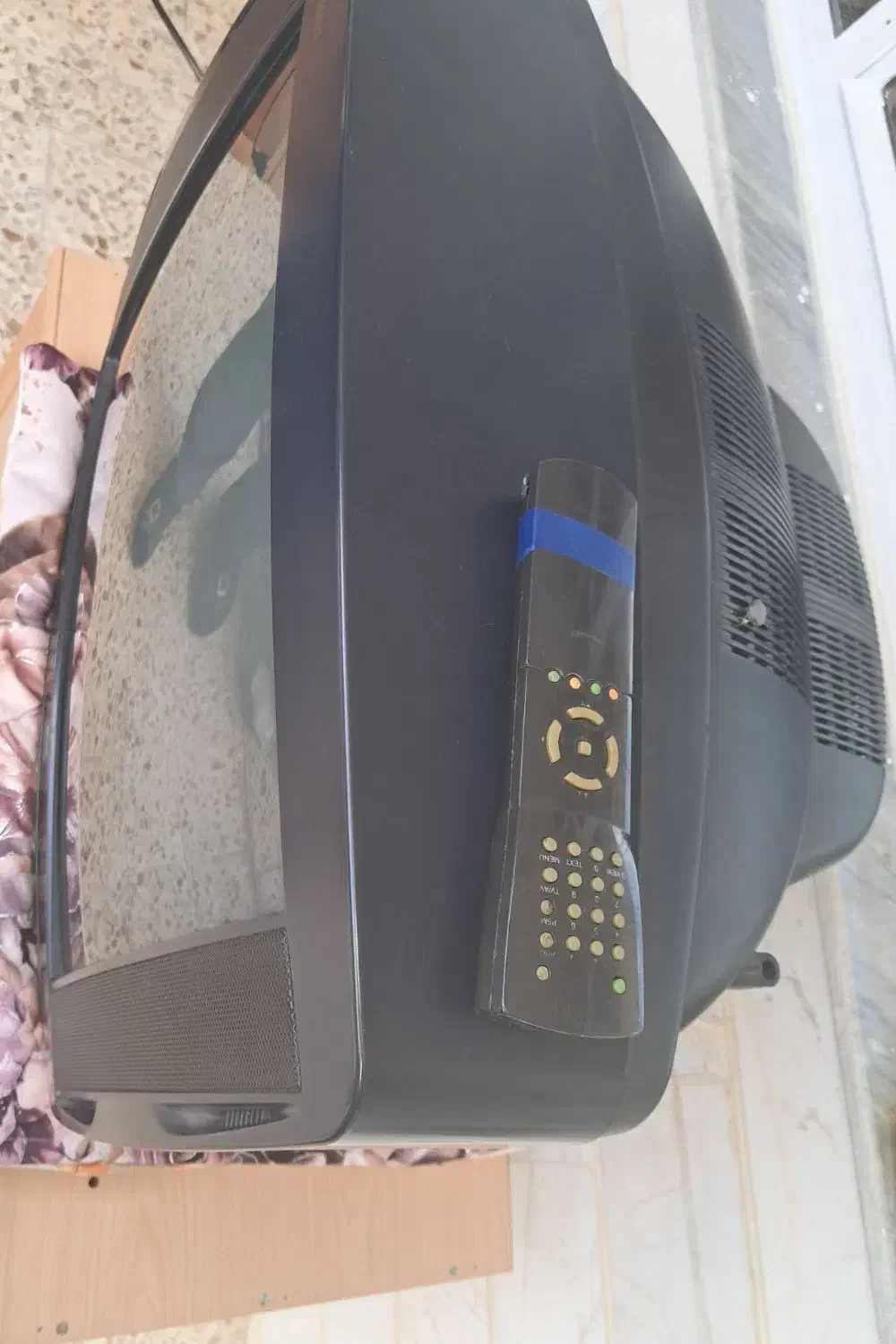 تلویزیون سالم و لامپ مهتابی و تشک تخت|لامپ و چراغ|ابهر, |دیوار