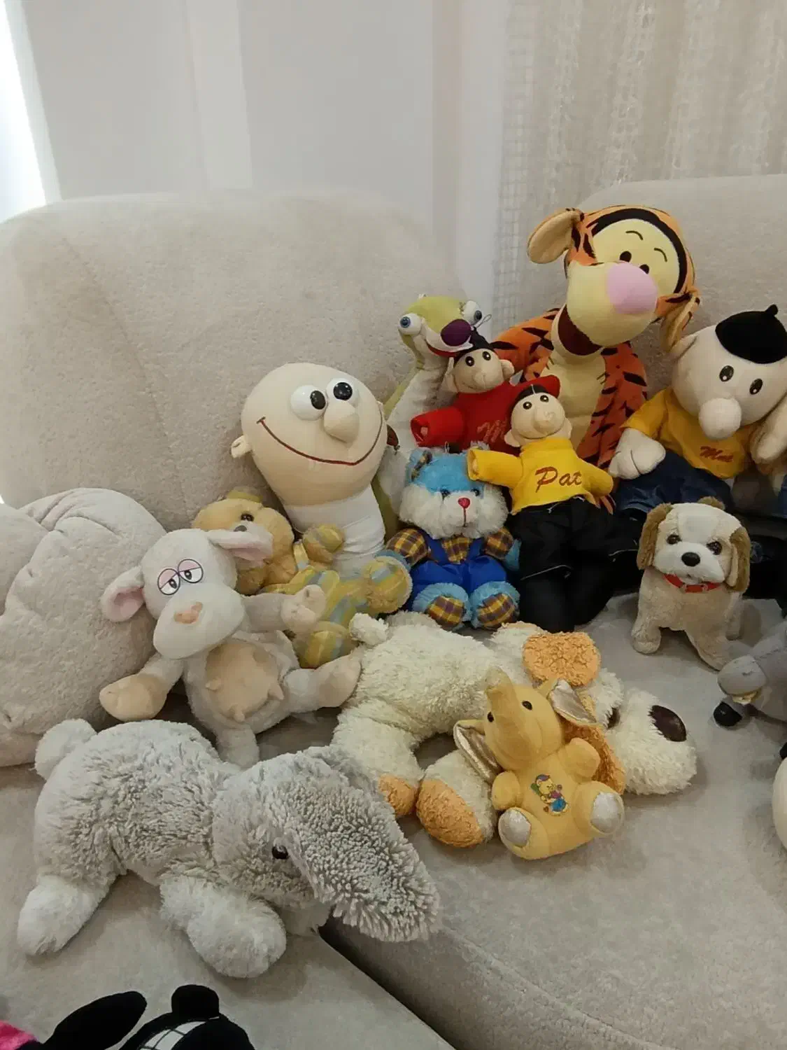 تعدادی اسباب بازی|اسباب‌بازی بچه|ایلام, |دیوار