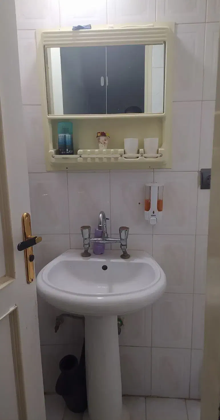 روشویی با آینه فقط شیر نداره یک تومان|لوازم سرویس بهداشتی|اصفهان, رکن الدوله شرقی|دیوار
