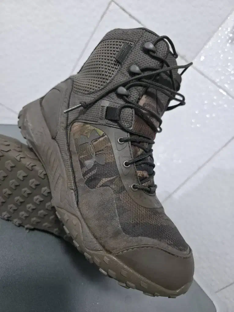 کفش کوهنوردی استوک اورجینال مارک آندرآرمور درصدرا|کیف، کفش، کمربند|شیراز, علوم پزشکی|دیوار