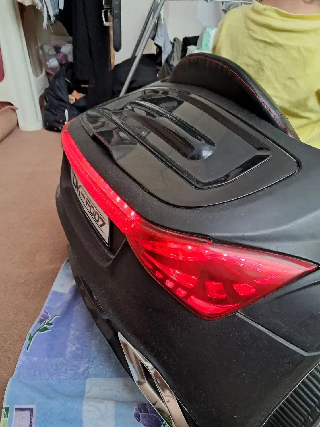 ماشین شارژی کودک بزرگ نو اصلا بیرون استفاده نشده|اسباب‌بازی بچه|اسلام‌شهر, مطهری|دیوار