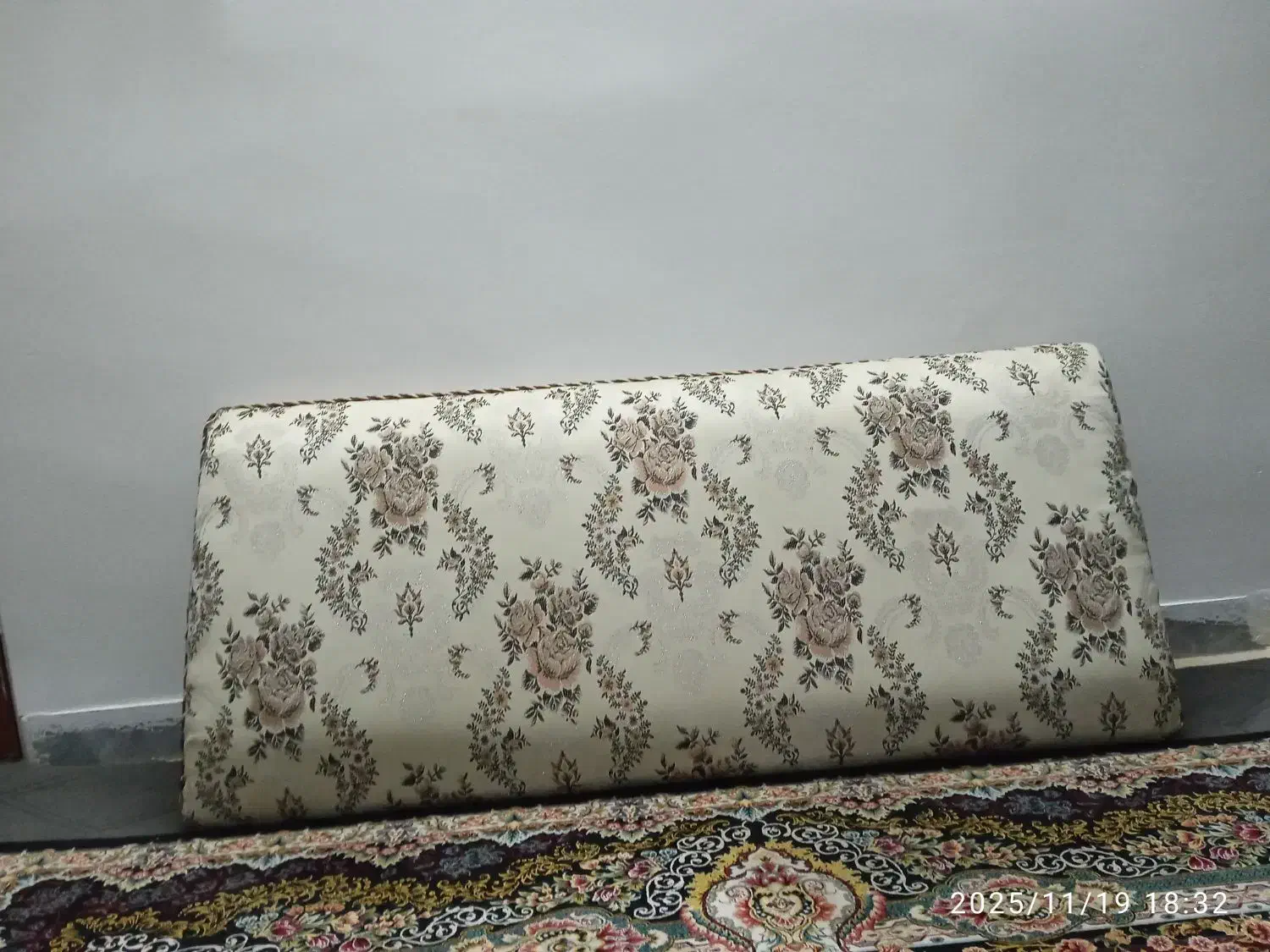 خانه و آشپزخانه فرش و گلیم وموکت|پشتی|فولادشهر, B7|دیوار