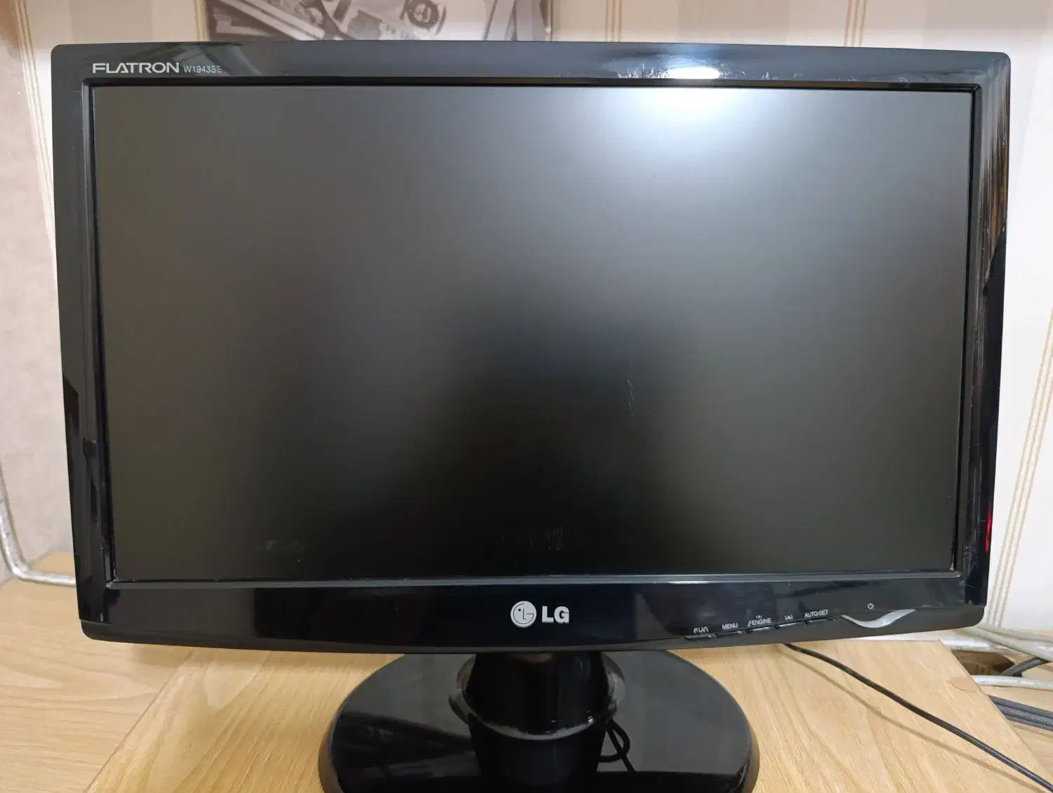 مانیتور 19 اینچ واید ال جی LG W1943SE|قطعات و لوازم جانبی رایانه|گرمسار, |دیوار