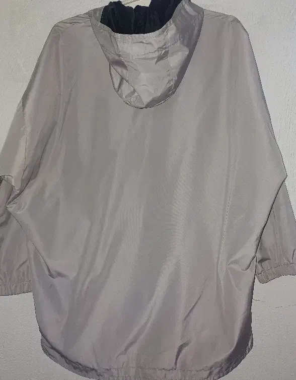 بارانی طوسی|لباس|کلاله, |دیوار