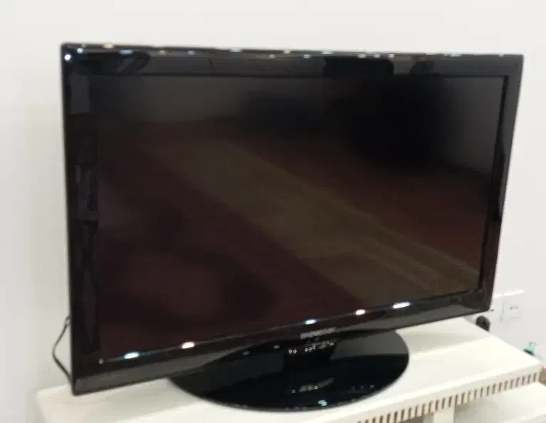 تلوزیون ال سی دی ۴۲اینچ فول اچ دی فوق العاده تمیز|تلویزیون و پروژکتور|فرمهین, |دیوار