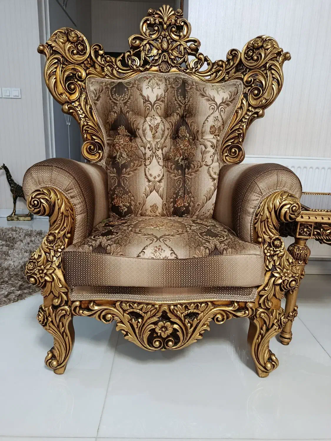 مبل سلطنتی چوب درجه یک 9نفره|مبلمان خانگی و میز عسلی|مشهد, چهارچشمه|دیوار