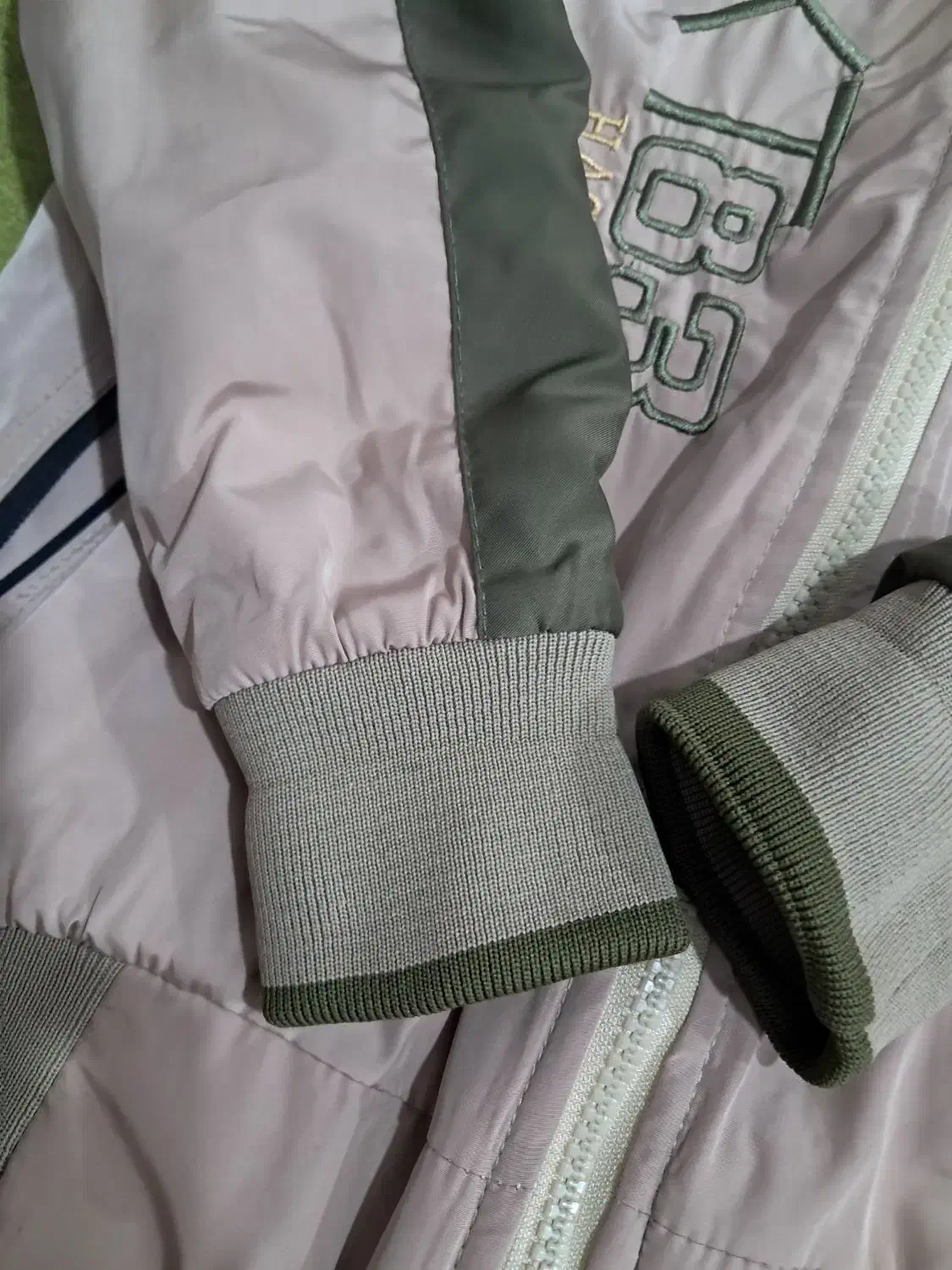 کاپشن|کفش و لباس بچه|ساری, |دیوار