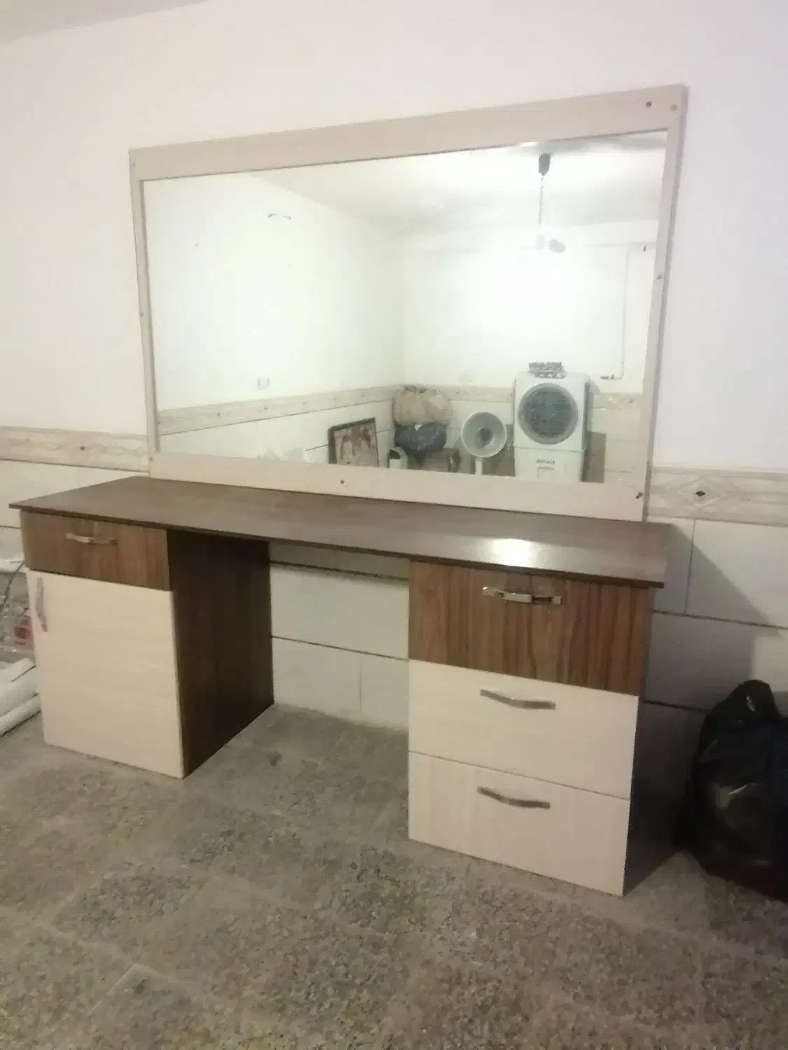 دکور اریشگاه|آرایشگاه و سالن‌های زیبایی|کرمان, |دیوار