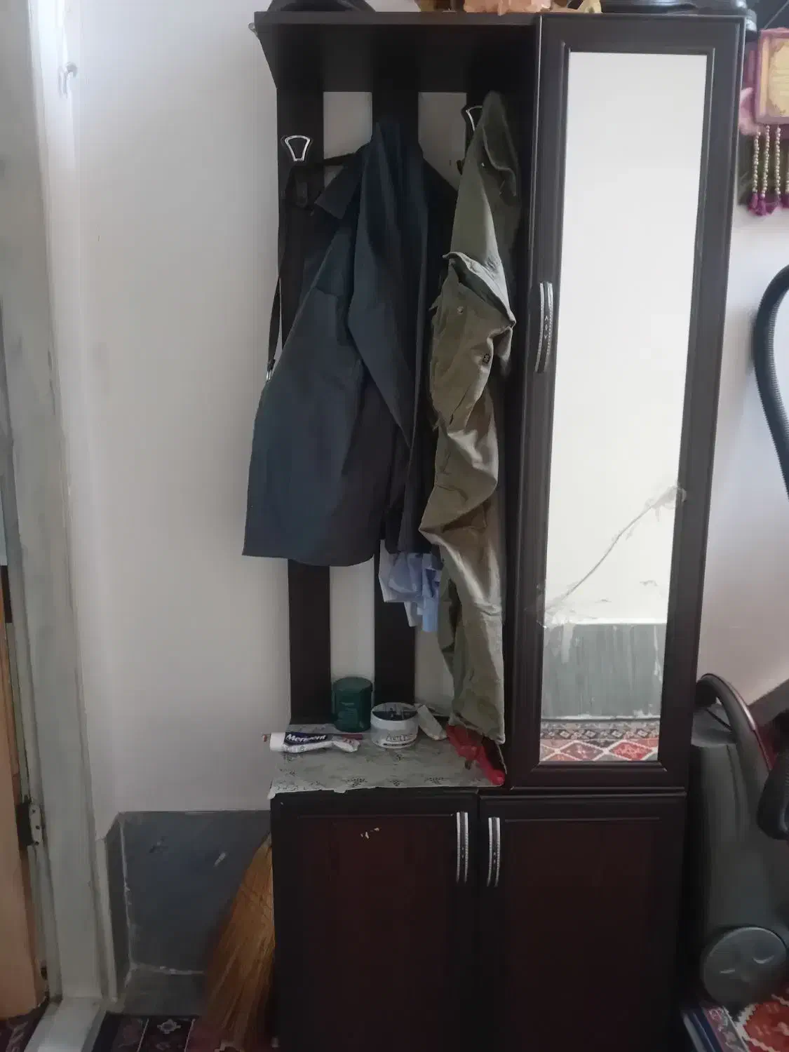 جاکفشی|جاکفشی، کمد، دراور|میانه, |دیوار