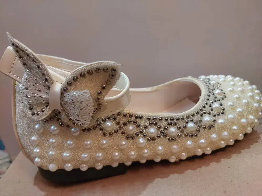 کفش بچه گانه فقط 200|کیف، کفش، کمربند|بوشهر, |دیوار