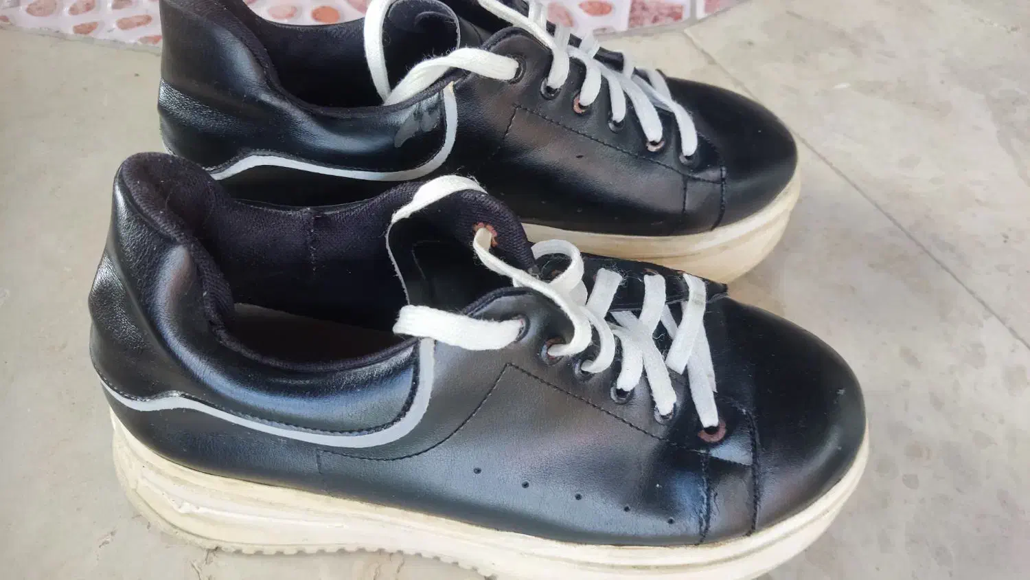 کتونی و نیم بوت|کیف، کفش، کمربند|نشتارود, |دیوار