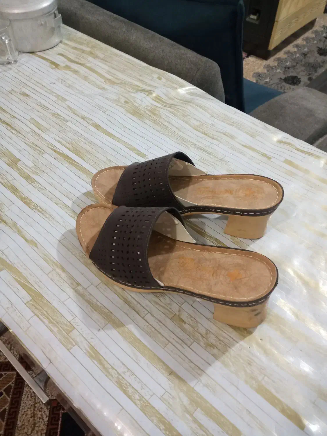 یک جفت کفش صندل به فروش میرسد|کیف، کفش، کمربند|خمینیشهر, |دیوار