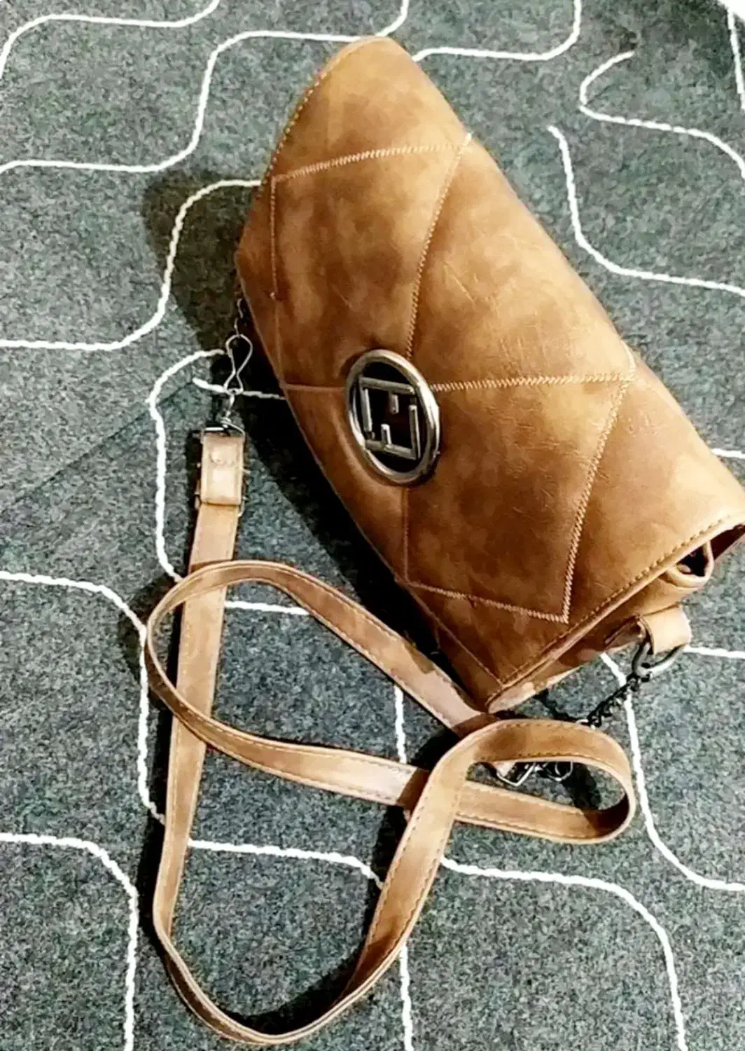 کیف|کیف، کفش، کمربند|قم, حکمت شمالی|دیوار