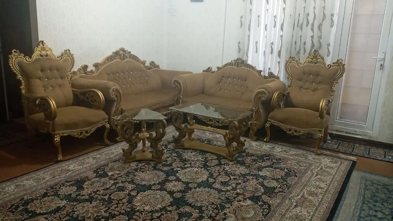 مبلمان ۷نفره با میز وسط و ۲تا گل میز کوچک|مبلمان خانگی و میز عسلی|اهواز, کوی شهروند|دیوار