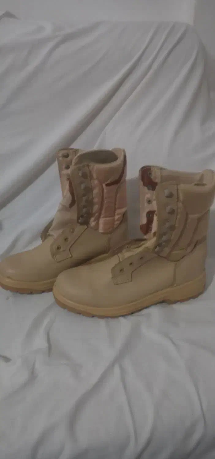 پوتین خاکی|کیف، کفش، کمربند|خرم‌آباد, |دیوار