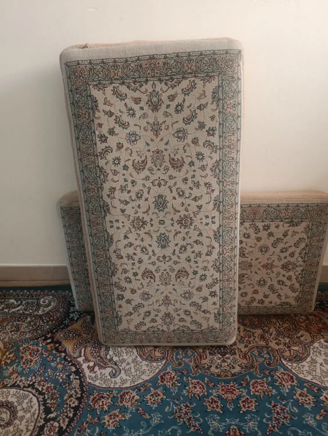 پشتی در حد نو|پشتی|قم, شاه ابراهیم|دیوار