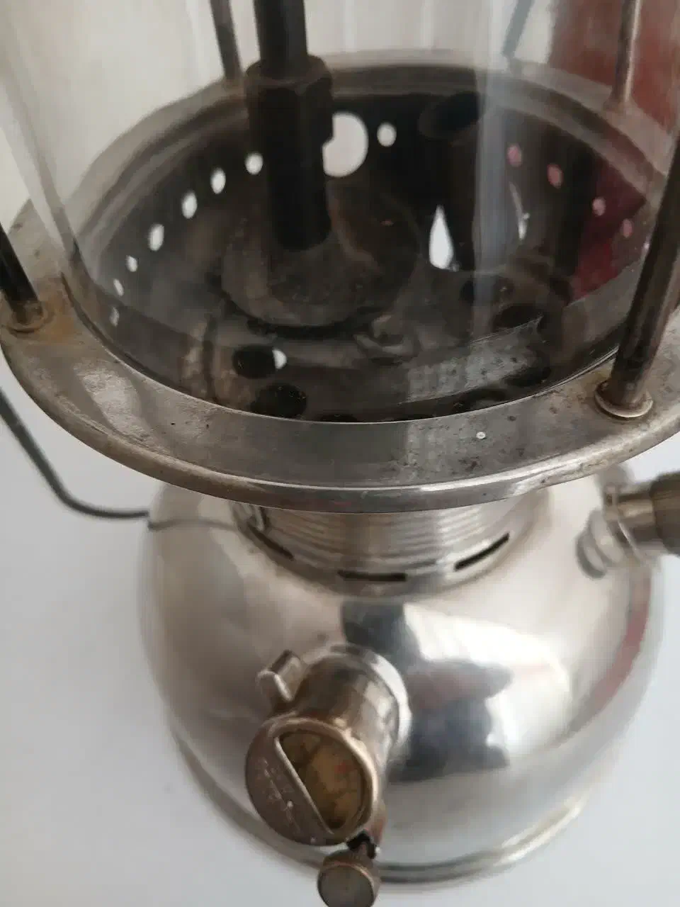 چراغ زنبوری|کلکسیون اشیاء عتیقه|یزد, |دیوار