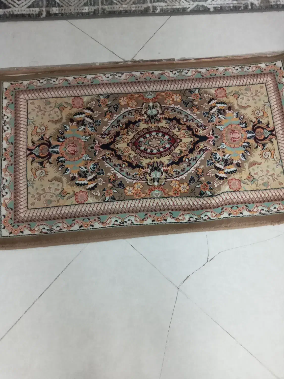 پادری|پادری|تهران, خاک سفید|دیوار