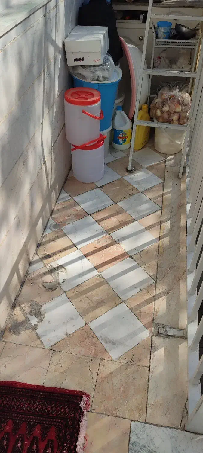 60متری یکخوابه/طبقه بالای همکف