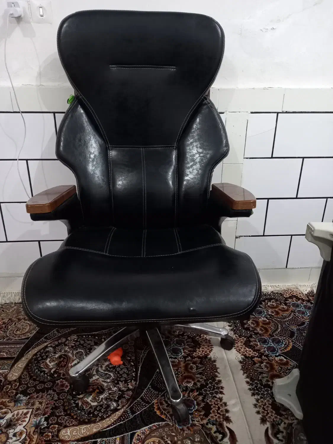 صندلی در حد نو فقط ۲ ماه استفاده شده|مبلمان اداری|اندیمشک, |دیوار