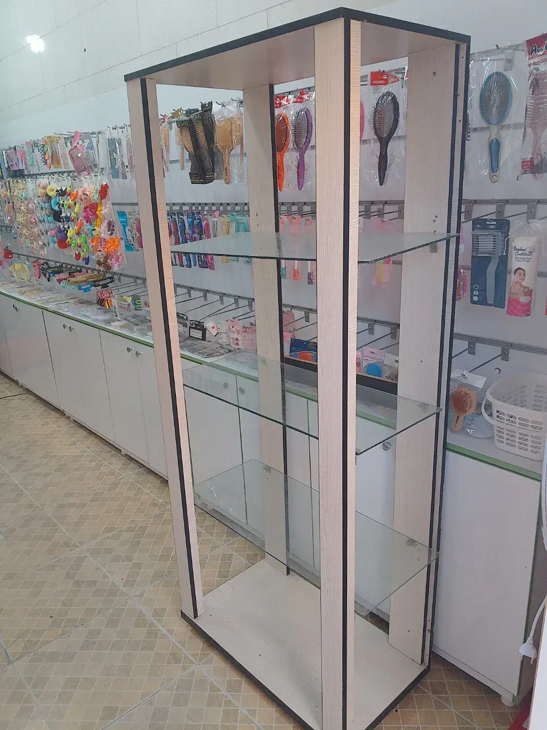 ویترین سالم فقط 750|بوفه، ویترین، کنسول|ساوه, |دیوار