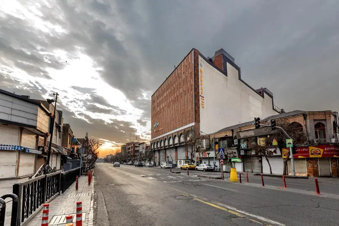 رستوران تک درخت|استخدام خدمات فروشگاه و رستوران|تهران, بهارستان|دیوار