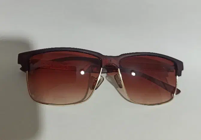 عینک آفتابی زنانه و فرم عینک طبی|زیورآلات و اکسسوری|رشت, معلم|دیوار