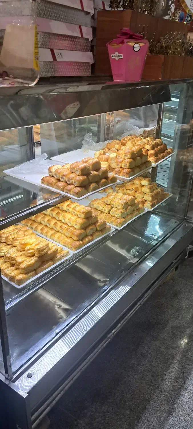 ویترین قنادی و نردبان|فروشگاه و مغازه|بروجرد, |دیوار