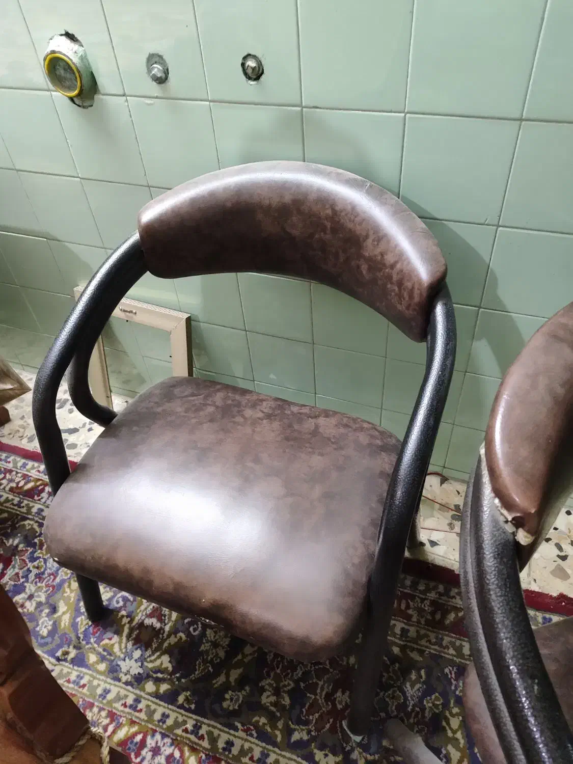 دوعدد صندلی فرفوژه چرمی|صندلی و نیمکت|مشهد, احمدآباد|دیوار