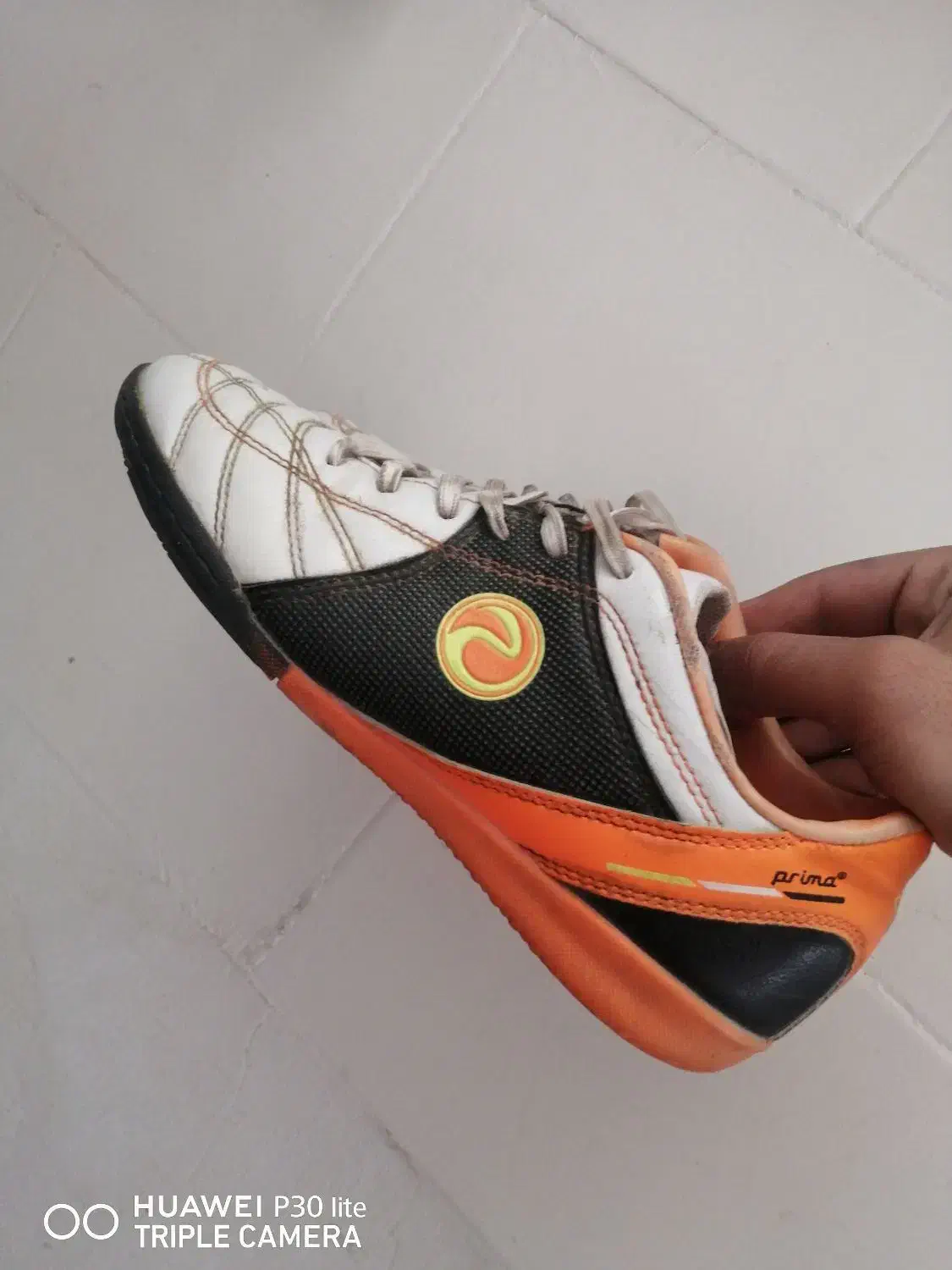 کفش سالنی فوتسال|کیف، کفش، کمربند|استهبان, |دیوار