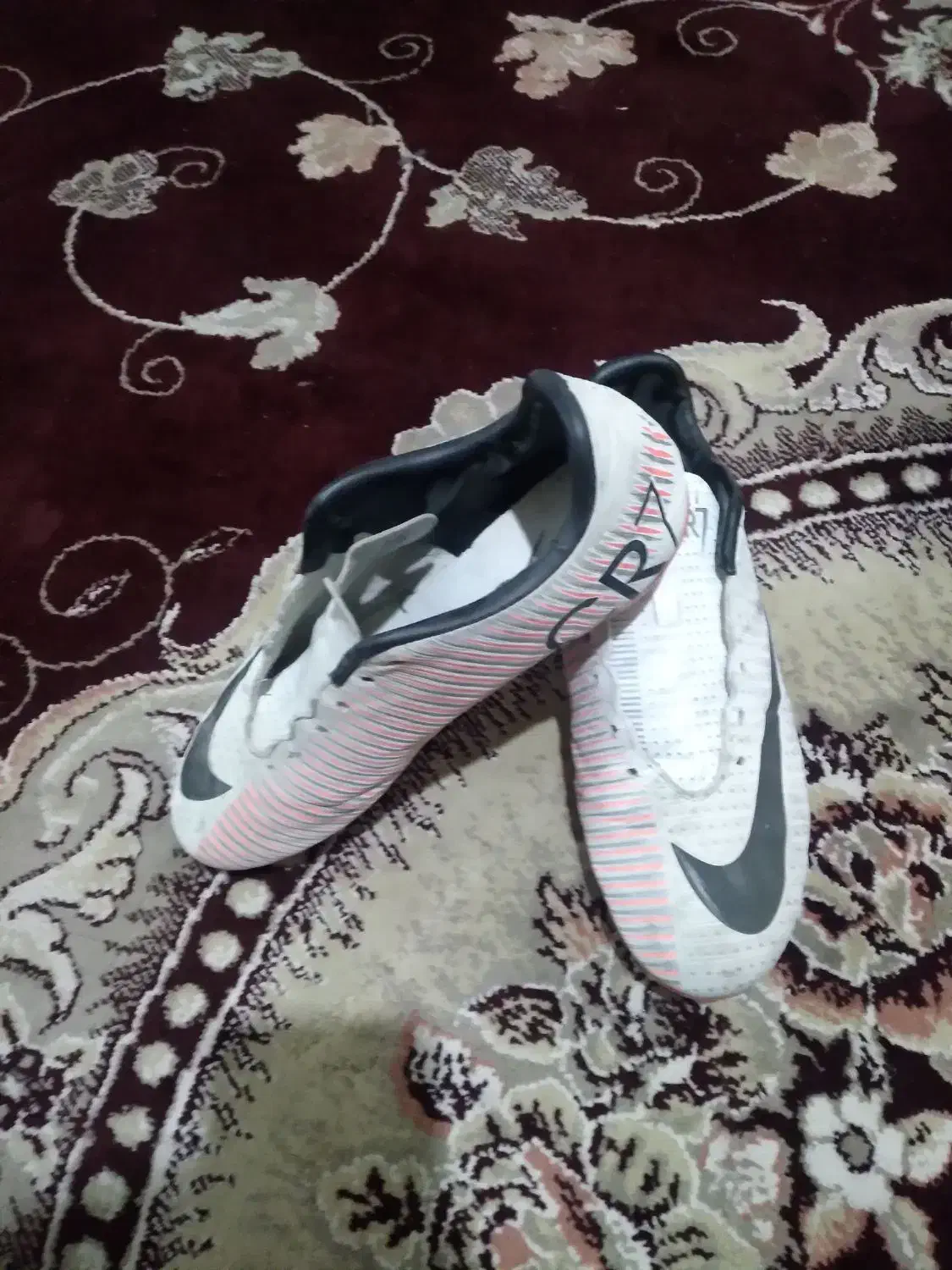 کفش چمن|تجهیزات ورزشی|نیشابور, دهنو|دیوار