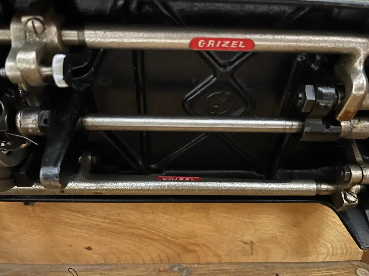 چرخ خیاطی دستی قدیمی|کلکسیون اشیاء عتیقه|تهران, آجودانیه|دیوار