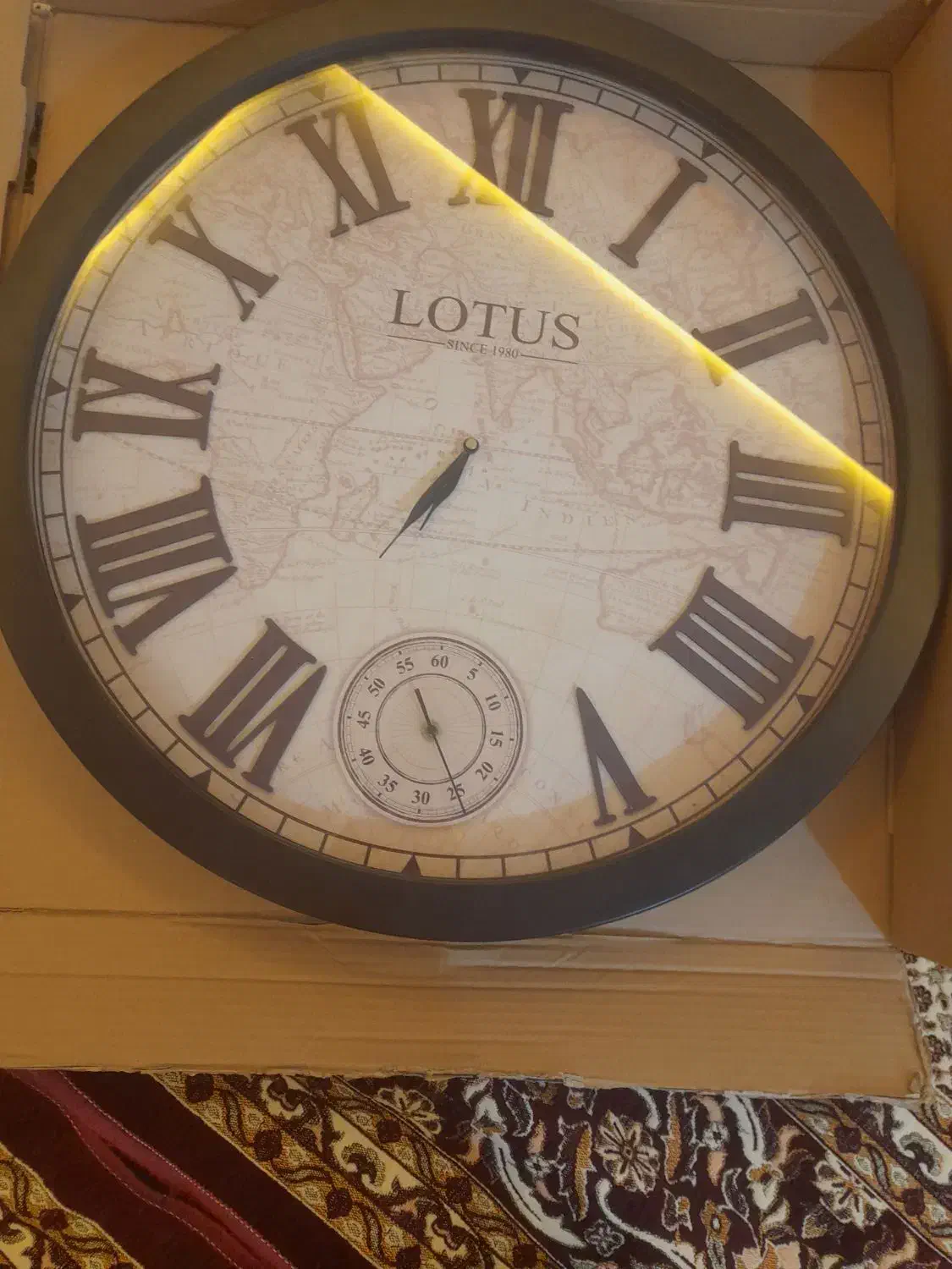 ساعت دیواری|ساعت دیواری و تزئینی|خوی, |دیوار