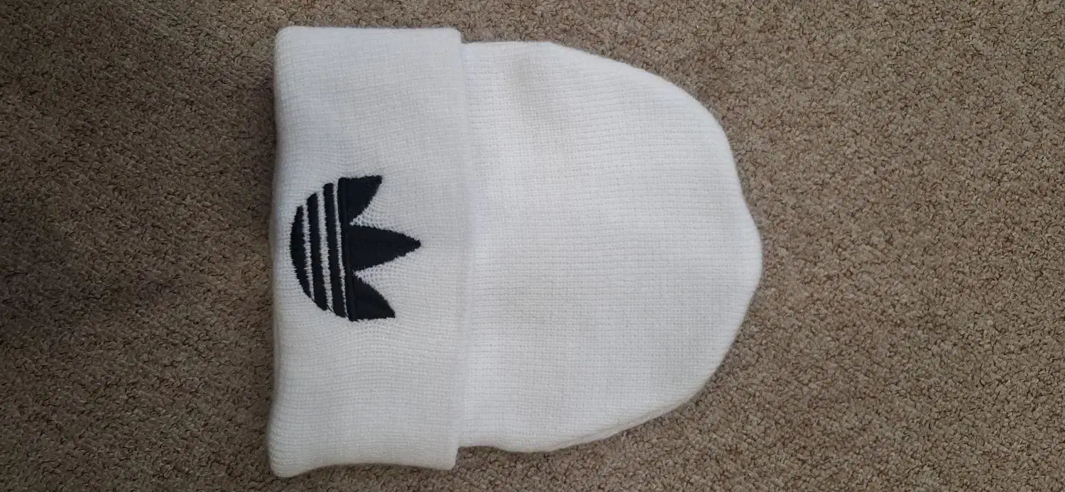 کلاه ادیداس|لباس|قم, انسجام|دیوار