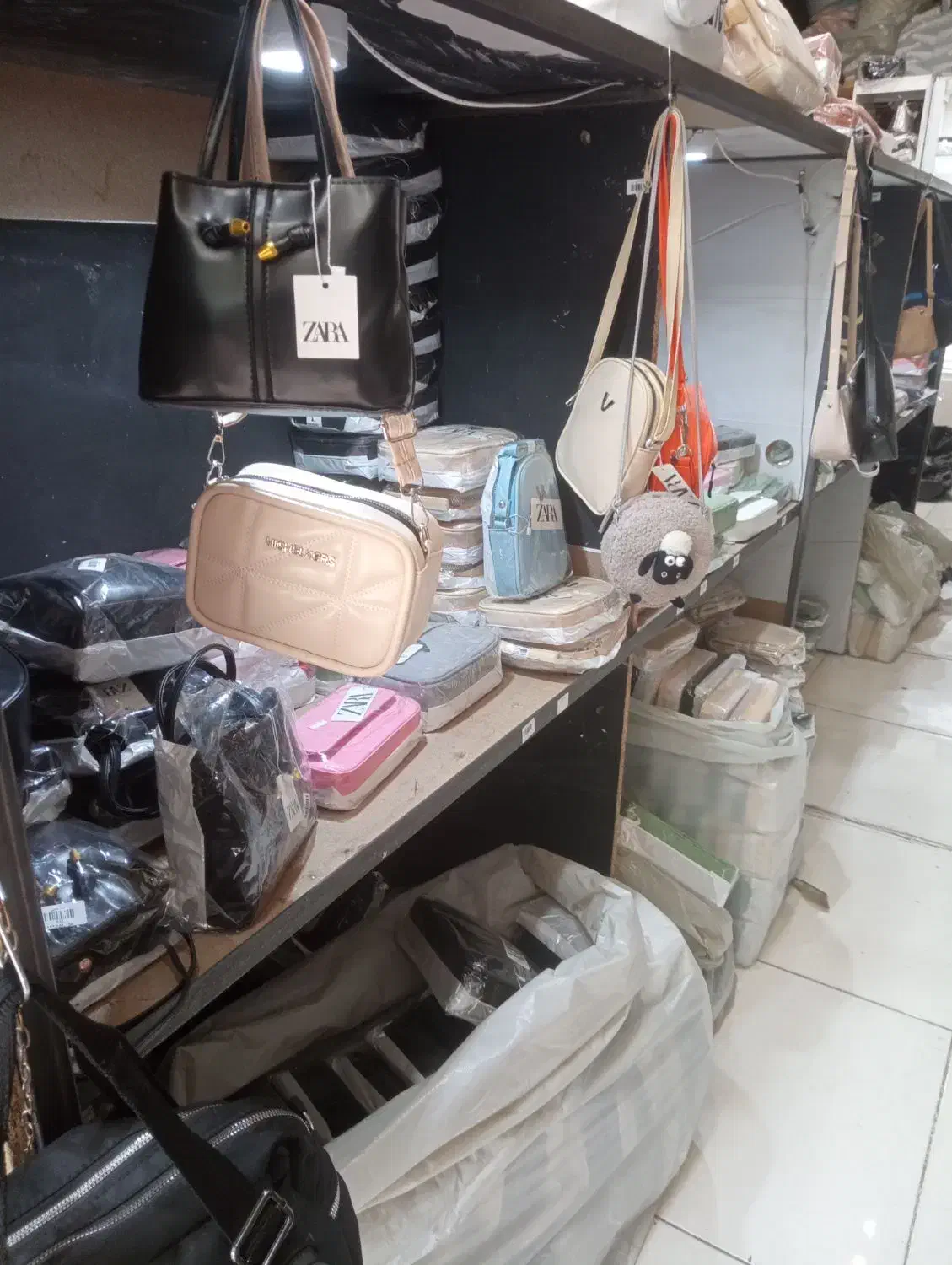 قفسه اهنی|فروشگاه و مغازه|مشهد, رده|دیوار