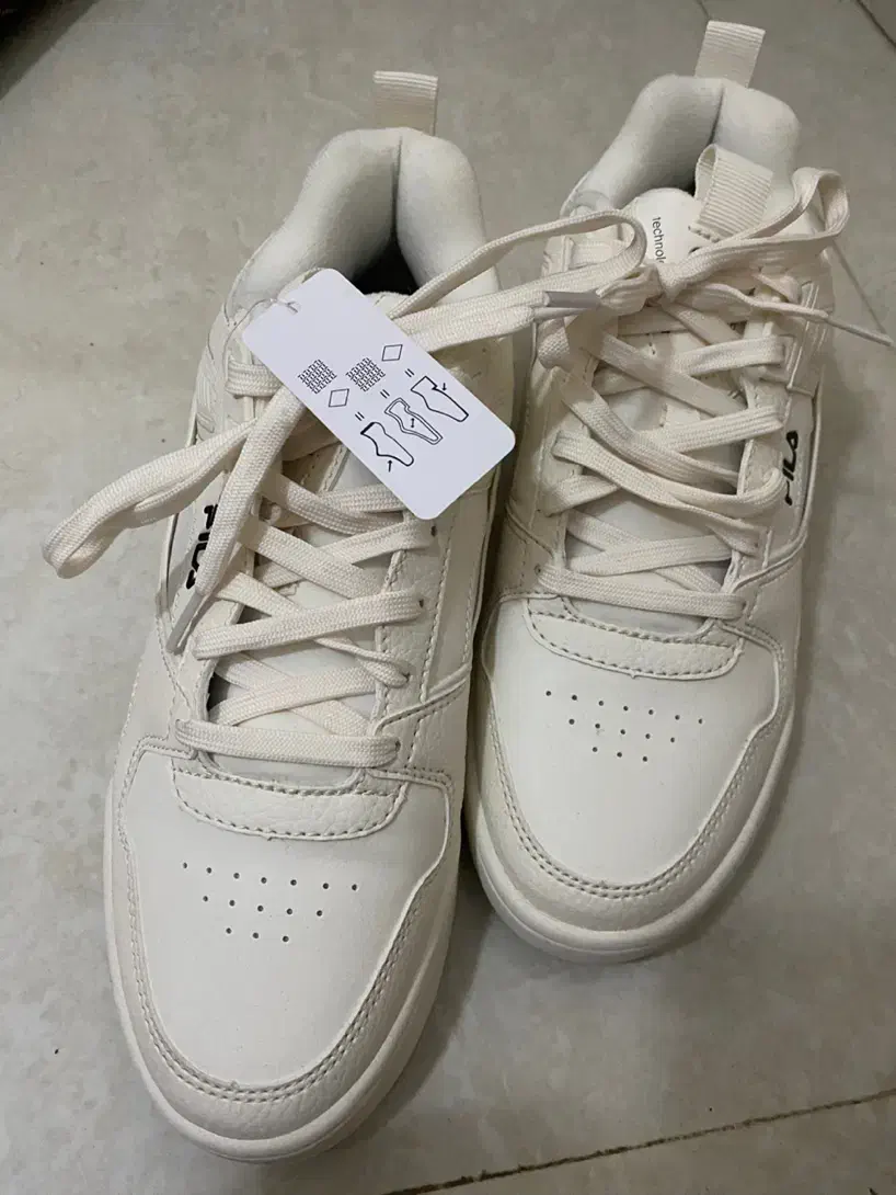 کفش فیلا اصل سایز ۴۲|کیف، کفش، کمربند|بندر ترکمن, |دیوار