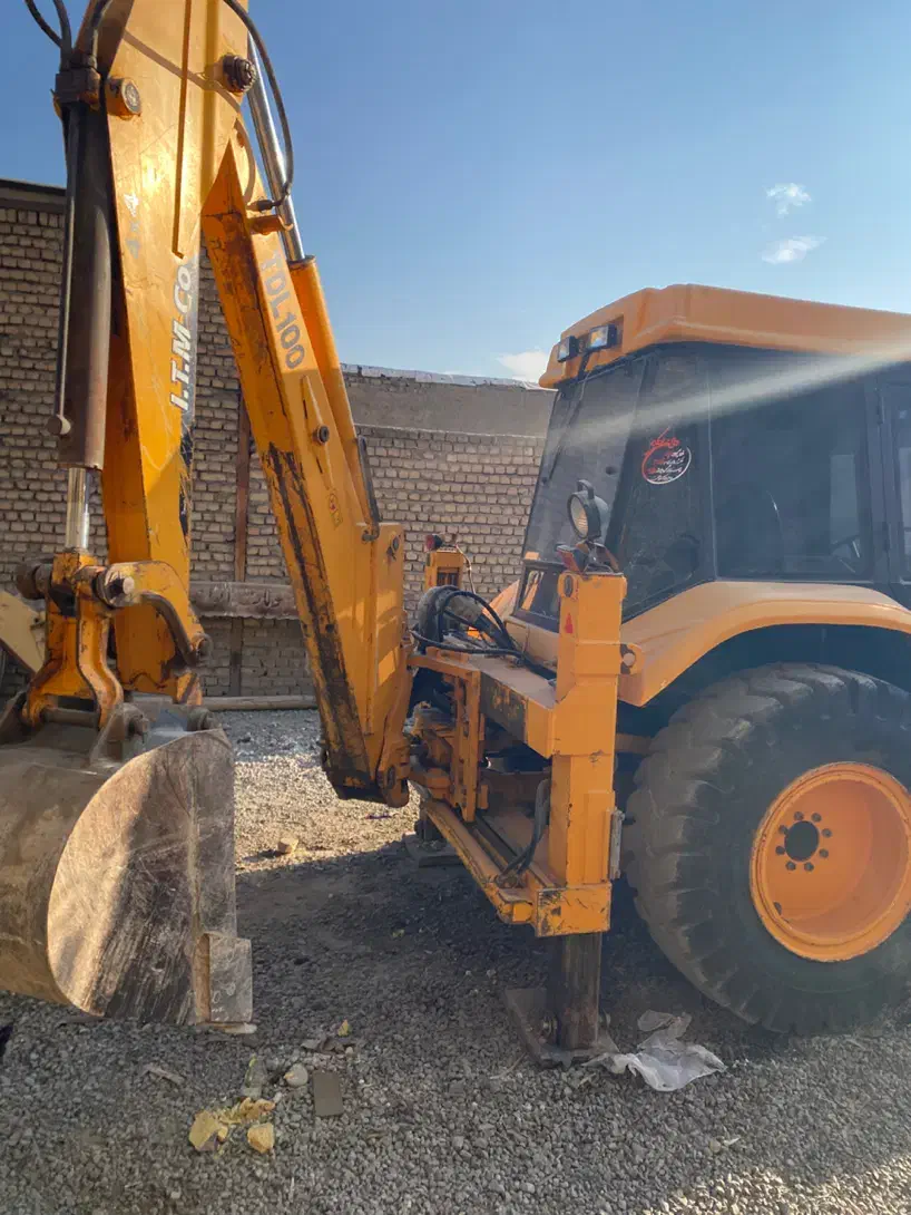 بیل بکهو تی دی ال ۱۰۰ مدل ۴۰۲|ماشینآلات صنعتی|اصفهان, کوی امیریه|دیوار