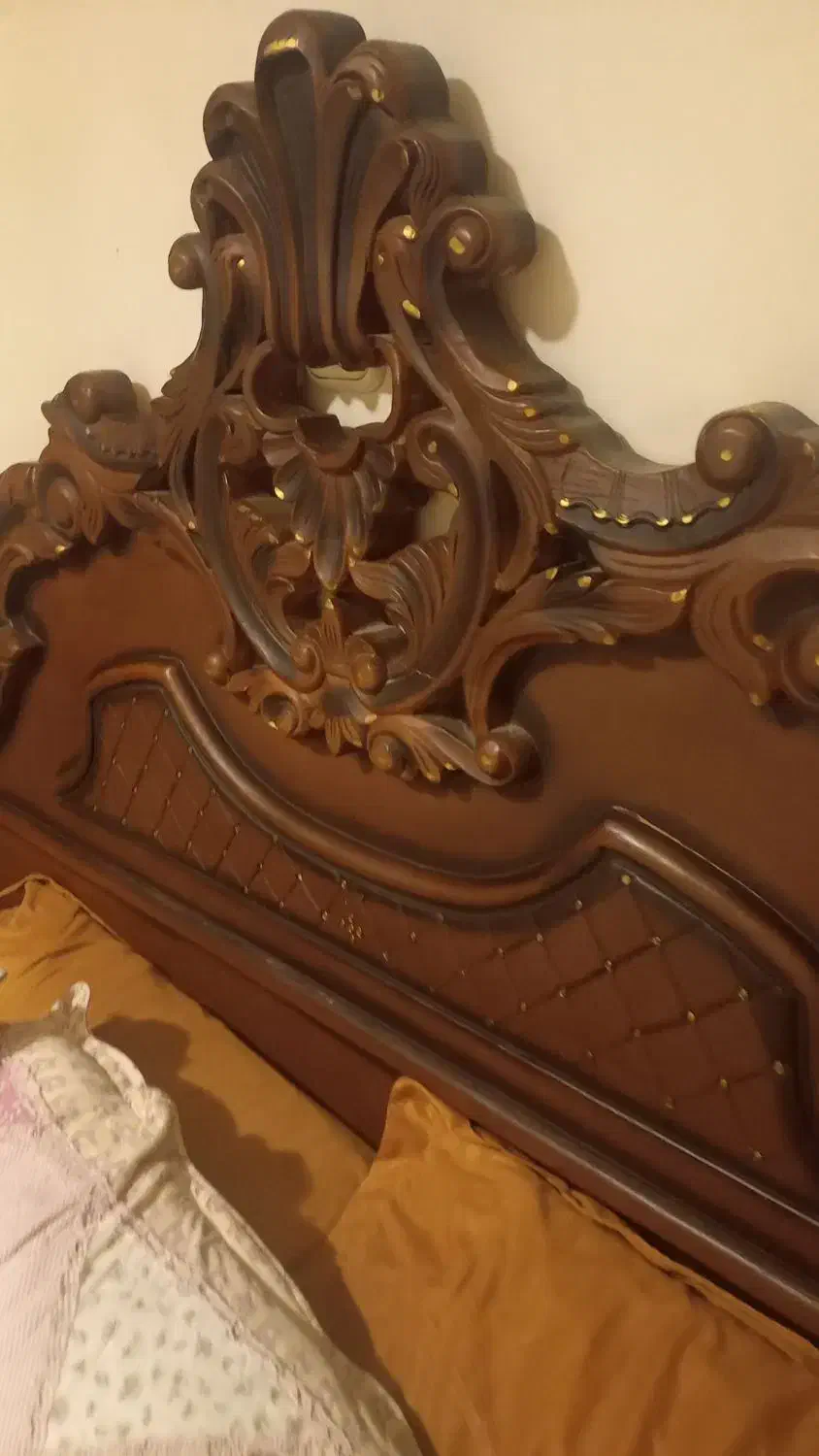 فروش تخت دونفره چوب گردو و محکم|تخت و سرویس خواب|پردیس, فاز ۱|دیوار