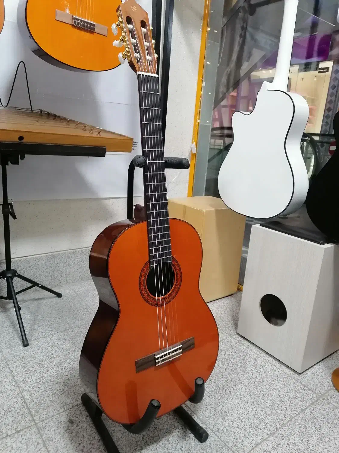 گیتار یاماها. گیتار الحمبرا|گیتار، بیس، امپلیفایر|همدان, |دیوار